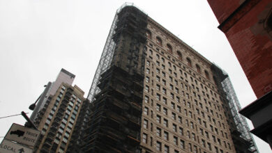 Thriller about New York's "iron building": sale still burst