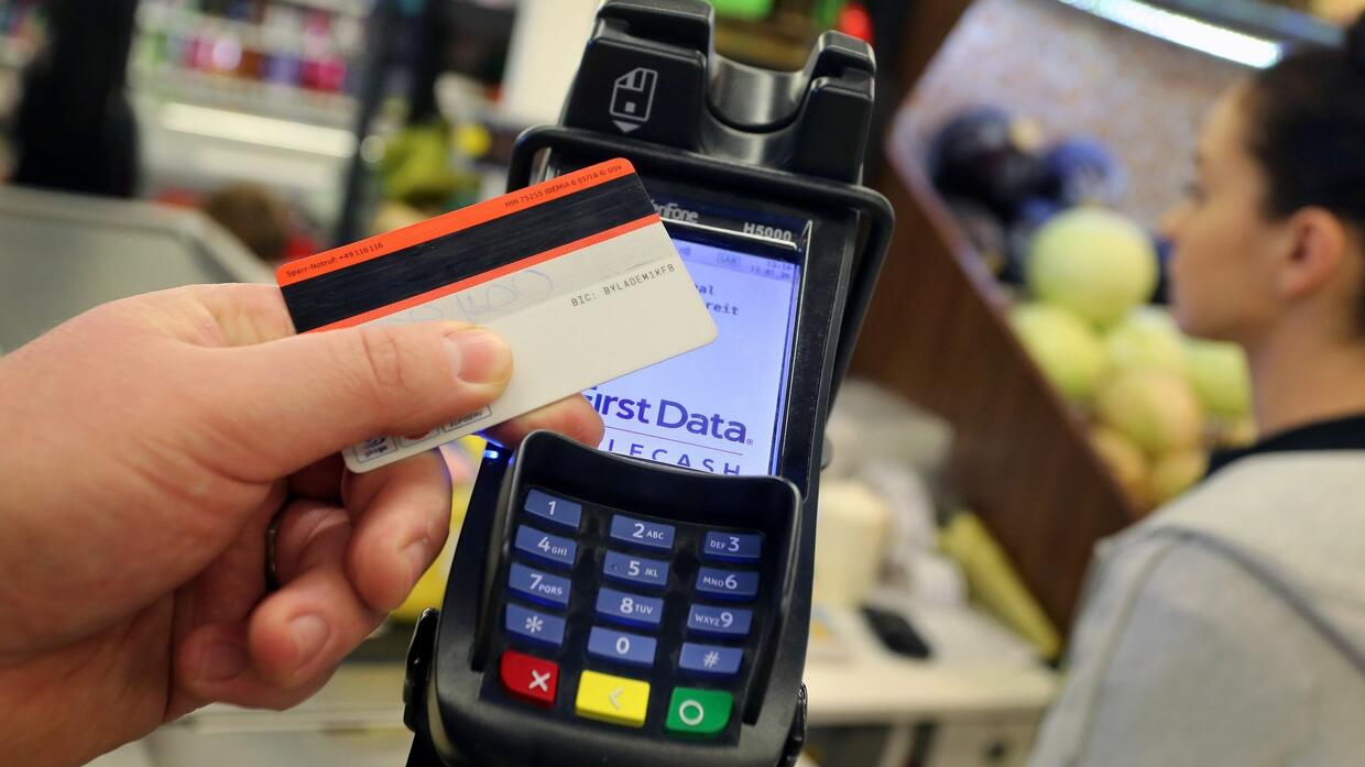 Germans prefer to pay by card